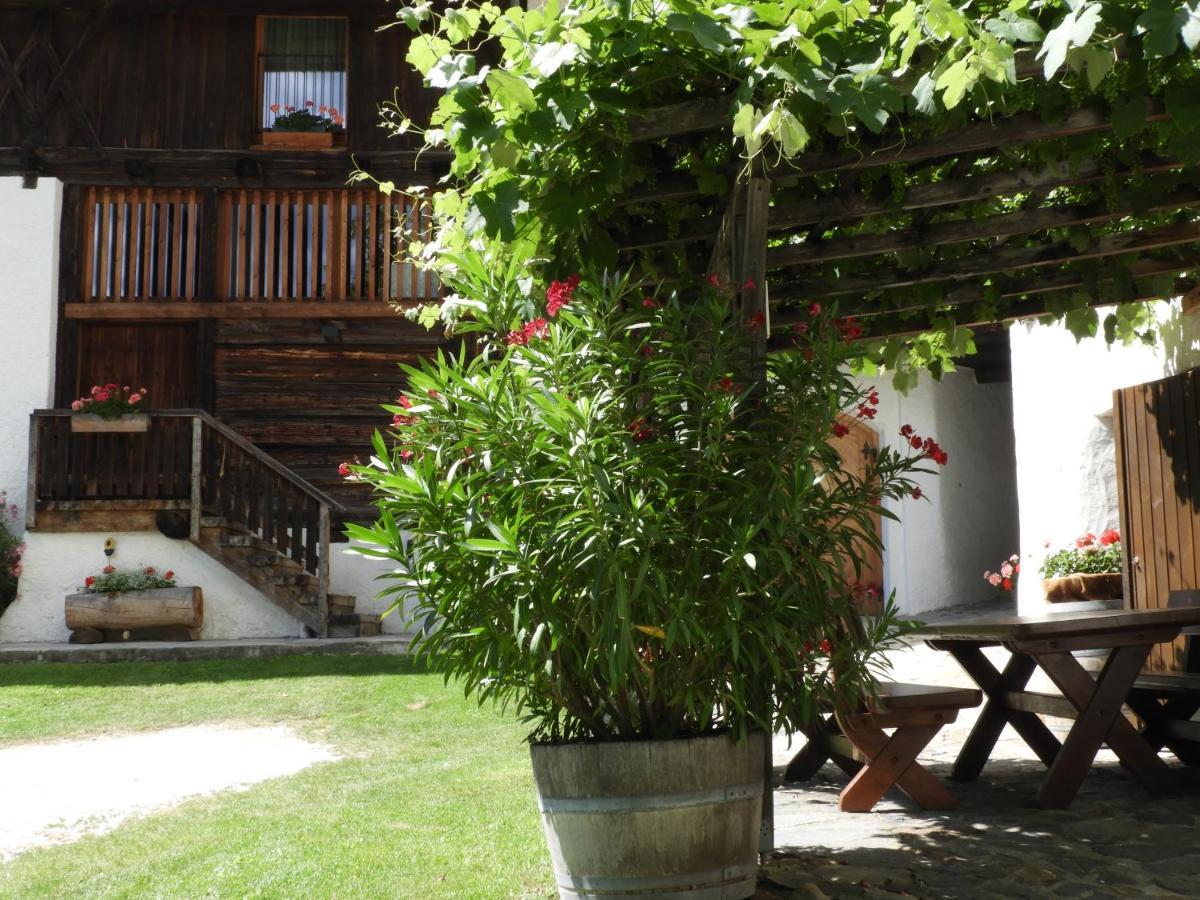 Strasserhof Tenuta-Weingut Vahrn エクステリア 写真